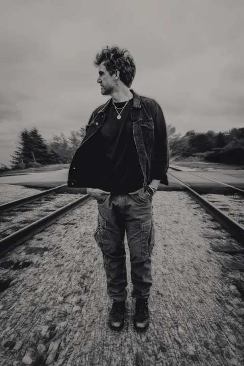 Tyler Hilton live