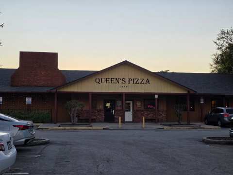Queen's Pizza & Restaurant of Clearwater — photo 3