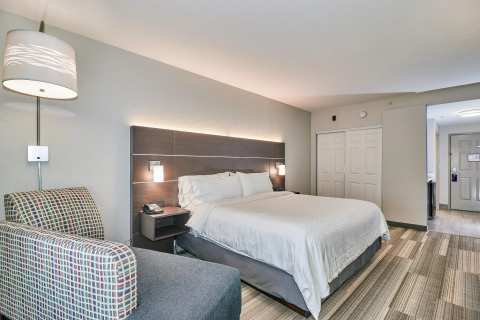 Holiday Inn Express & Suites Clearwater/US 19 N — photo 2