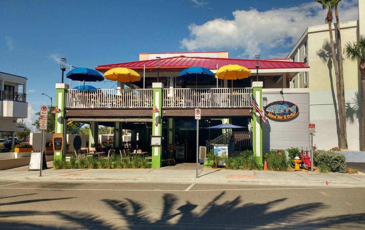 Salty's Island Bar & Grille — photo 1