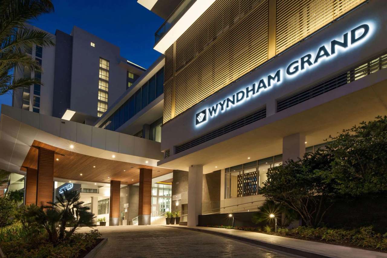 Wyndham Grand Clearwater Beach — photo 1