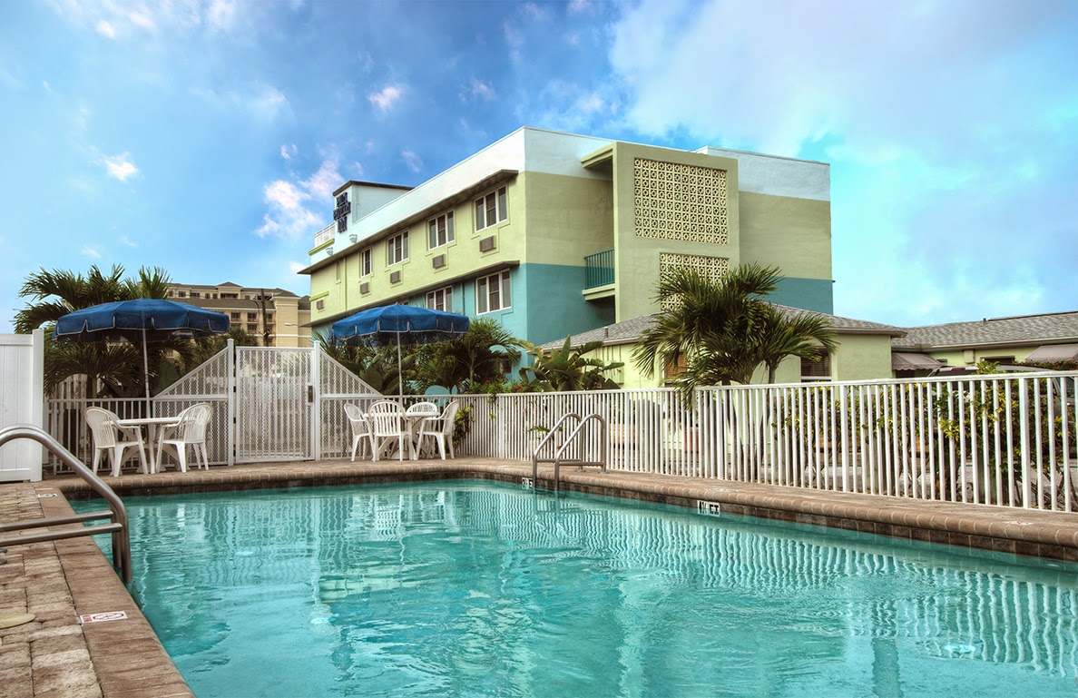 Palm Pavilion Inn — photo 1