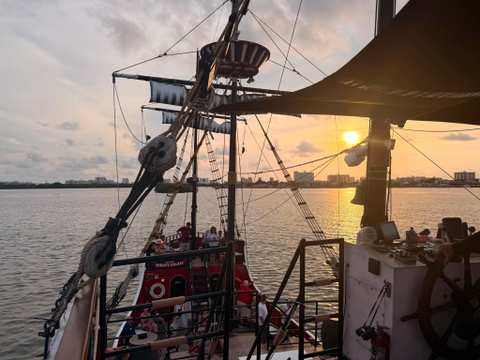 Captain Memo’s Pirate Cruise — photo 3