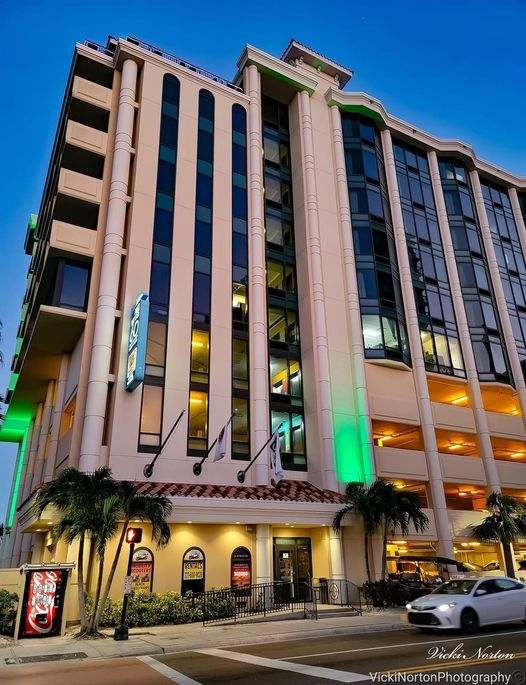 Pier House 60 Clearwater Beach Marina Hotel — photo 1