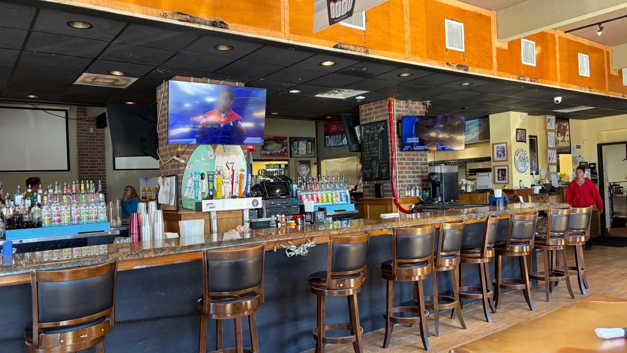 Toucans Bar & Grill — photo 3